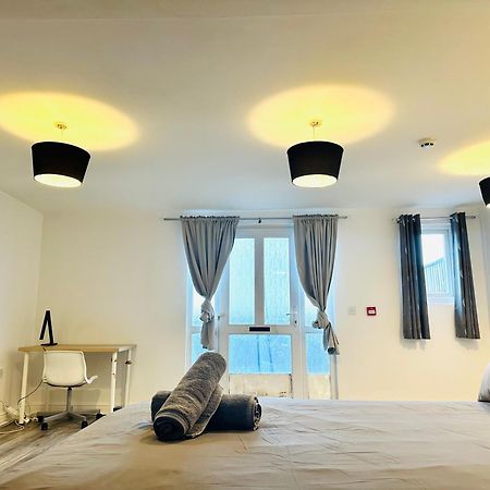 Spacious And Affordable City Center Two Beds Flat 스완지 외부 사진