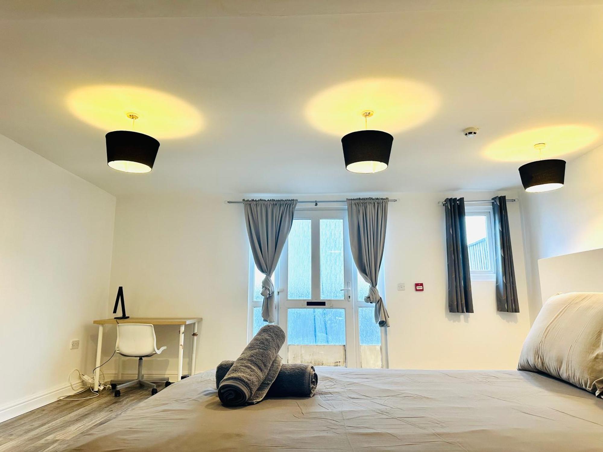 Spacious And Affordable City Center Two Beds Flat 스완지 외부 사진