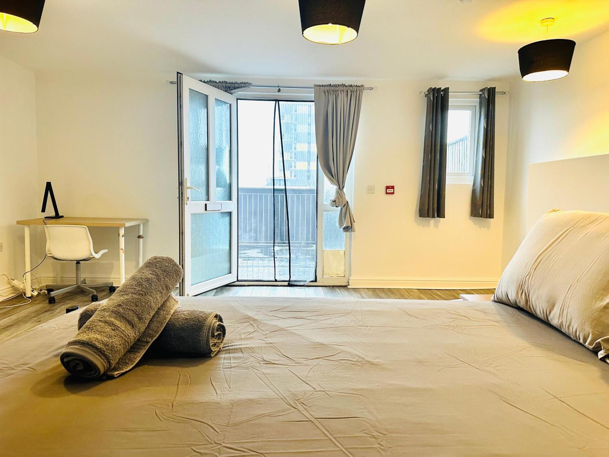 Spacious And Affordable City Center Two Beds Flat 스완지 외부 사진