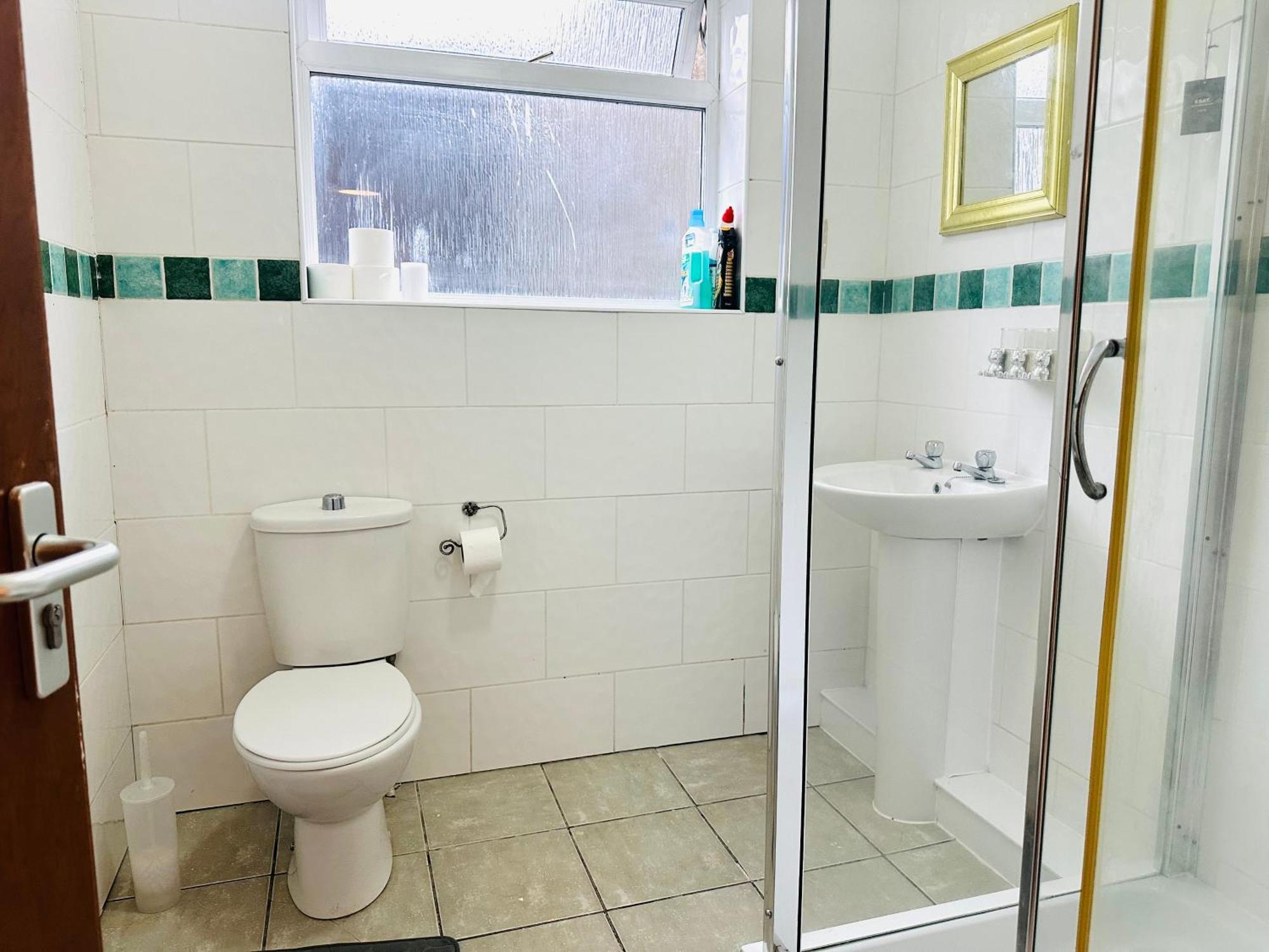 Spacious And Affordable City Center Two Beds Flat 스완지 외부 사진