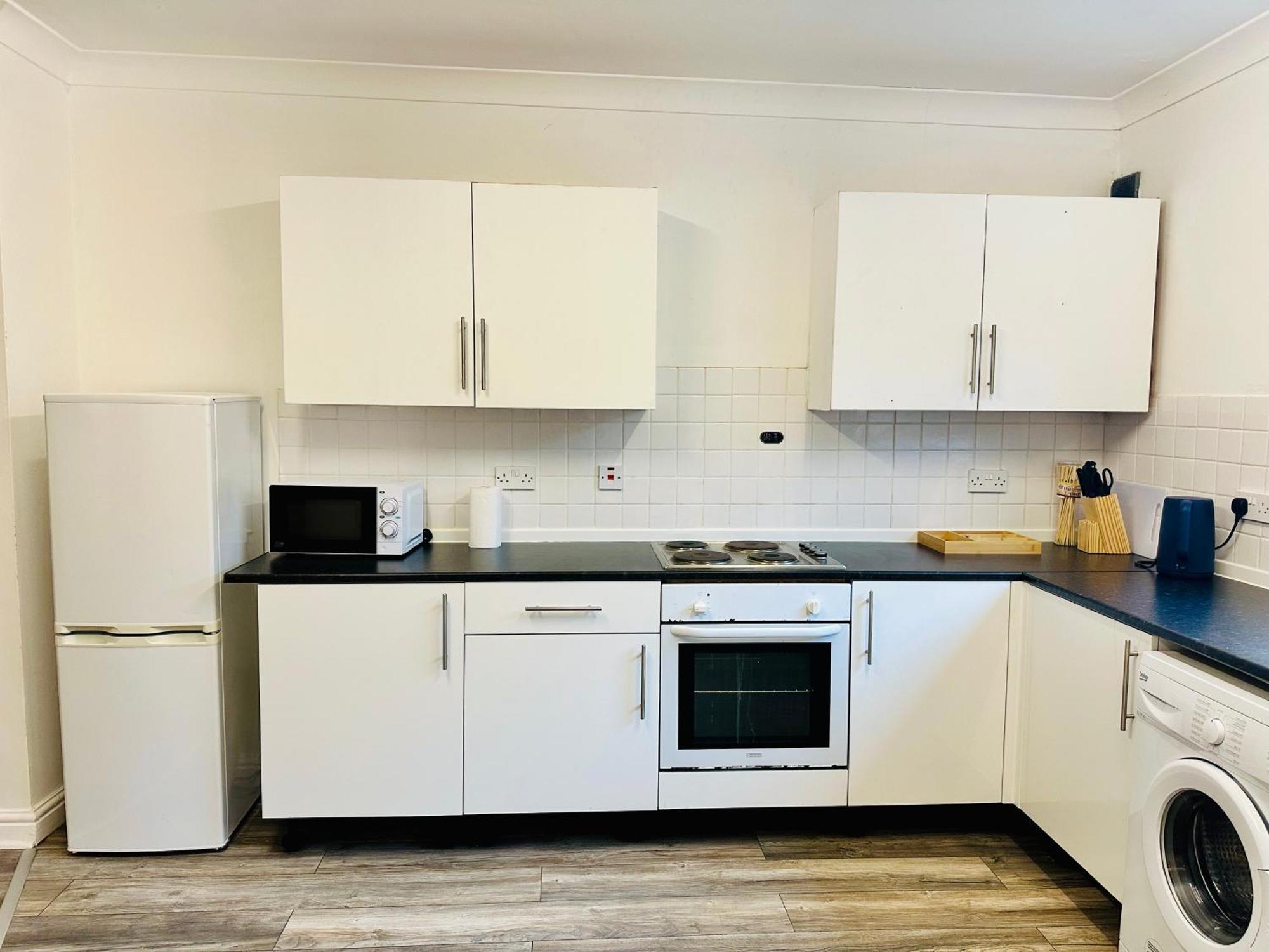Spacious And Affordable City Center Two Beds Flat 스완지 외부 사진
