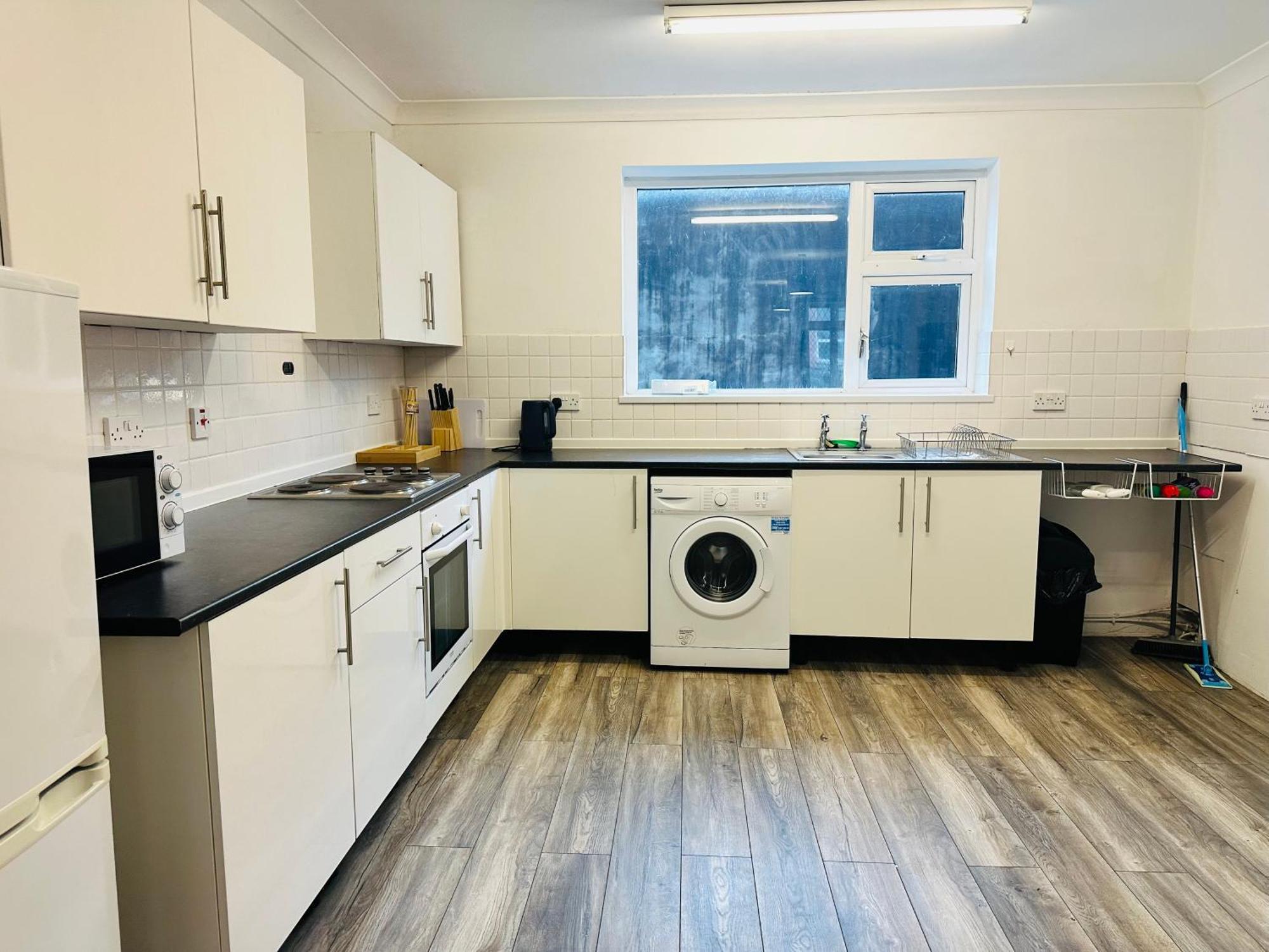 Spacious And Affordable City Center Two Beds Flat 스완지 외부 사진